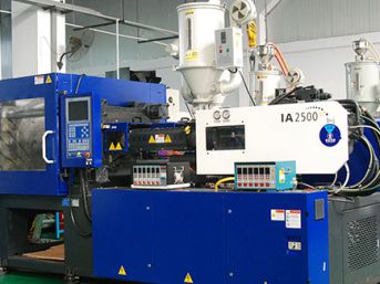 2K vstrekovací stroj na plasty-250T