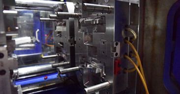 Dvojrazové vstrekovanie