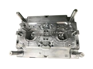 Plastic injection mold